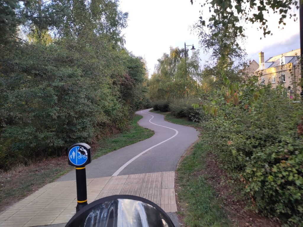 Cycle path with a wiggle through Ravenswood